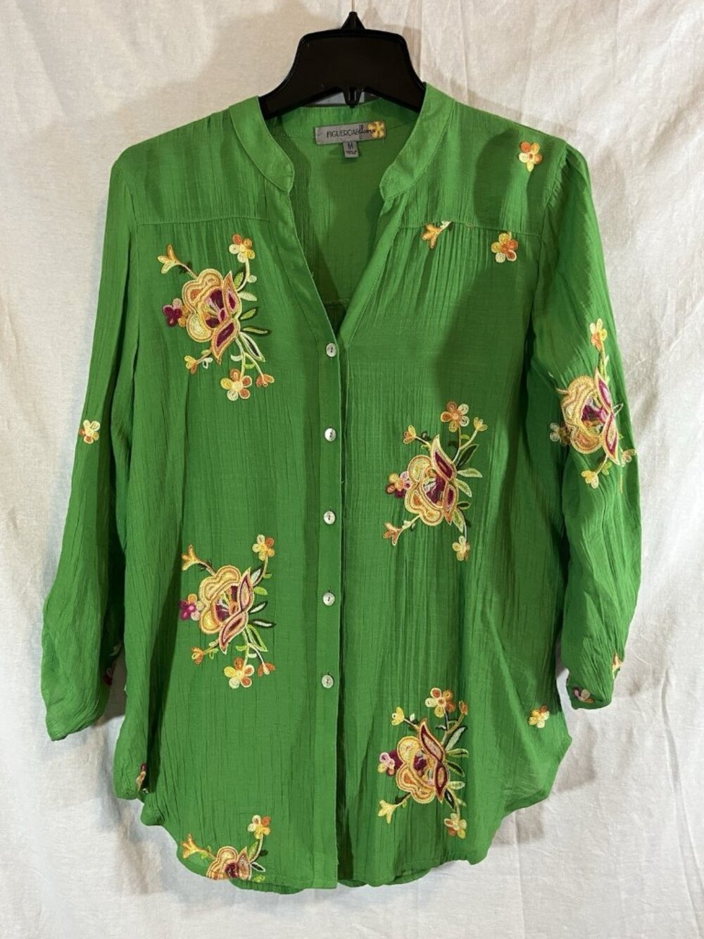 Figueroa & Flower Women’s Medium Green Embroidered Floral Blouse